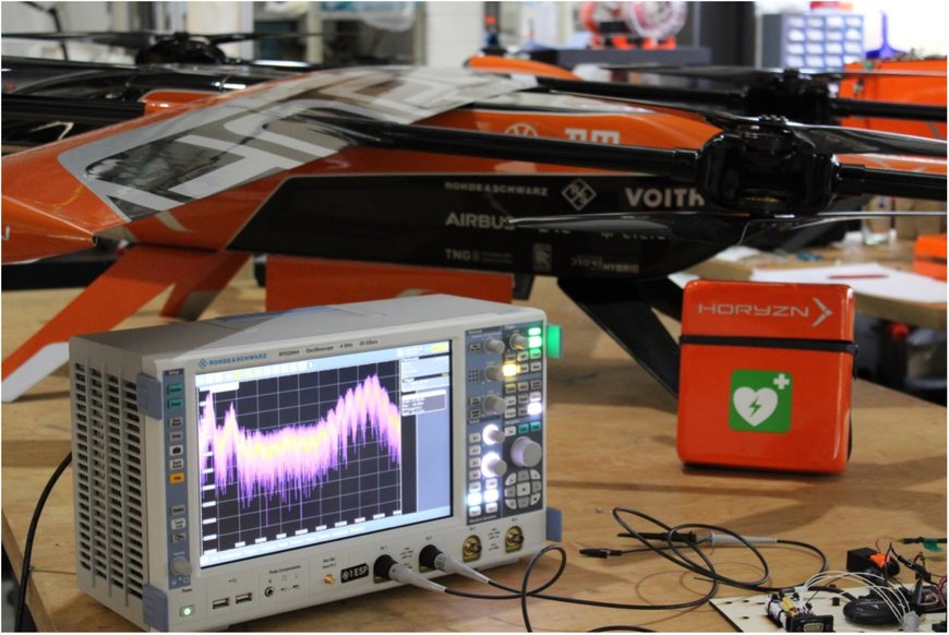 Rohde & Schwarz soutient les programmes universitaires de développement de drones HORYZN et LEVITUM en fournissant aux étudiants des instruments de test